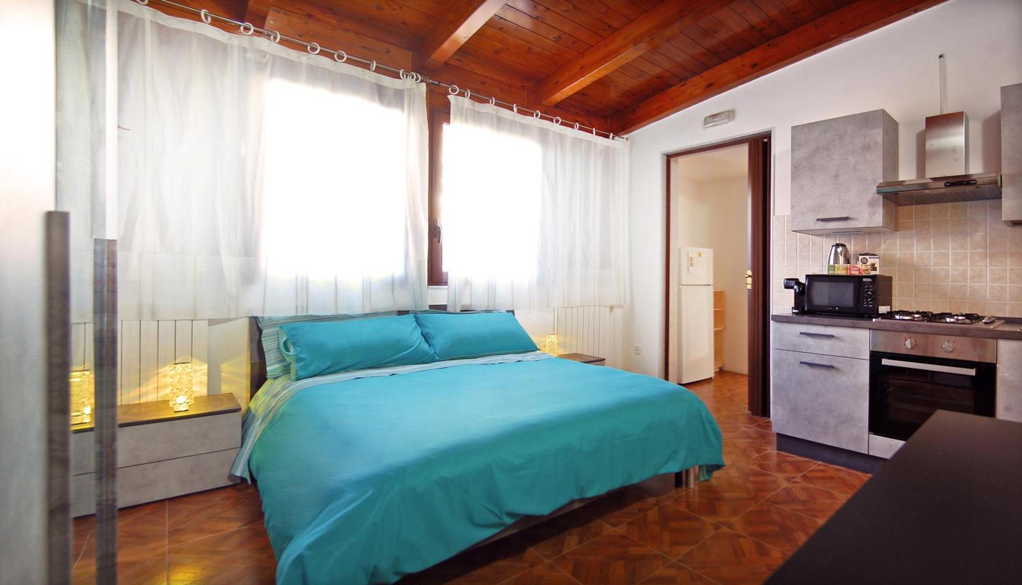 Sea Breeze Villa - Luna Apartment บารี ภายนอก รูปภาพ